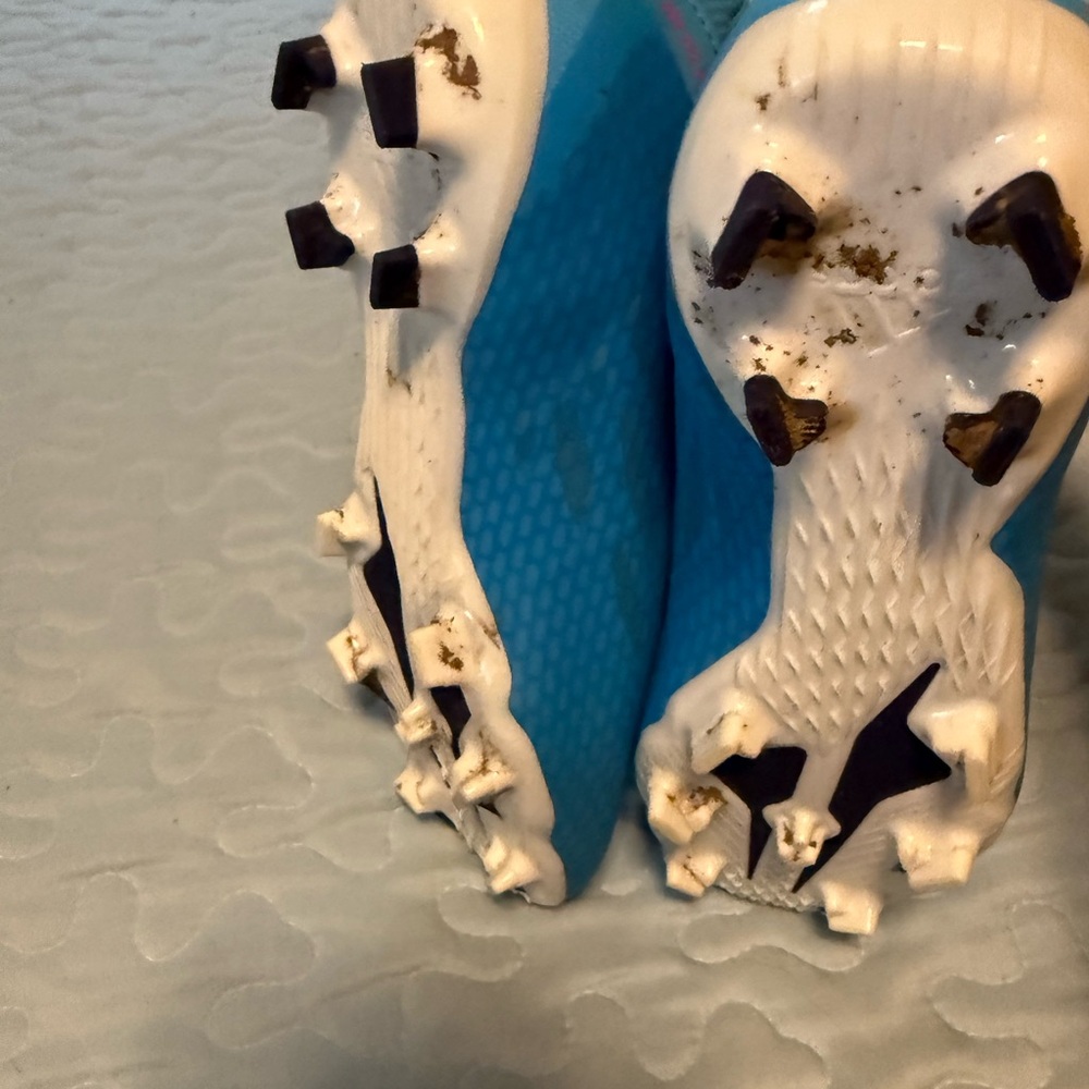 adidas Kids Soccer slip on cleats.  Blue and Pink. Barely worn Size 4Y - Picture 6 of 6